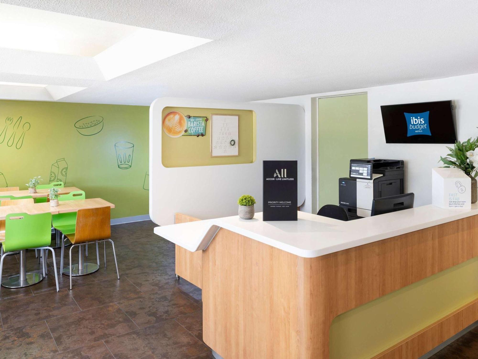 Ibis Budget Canberra Bagian luar foto