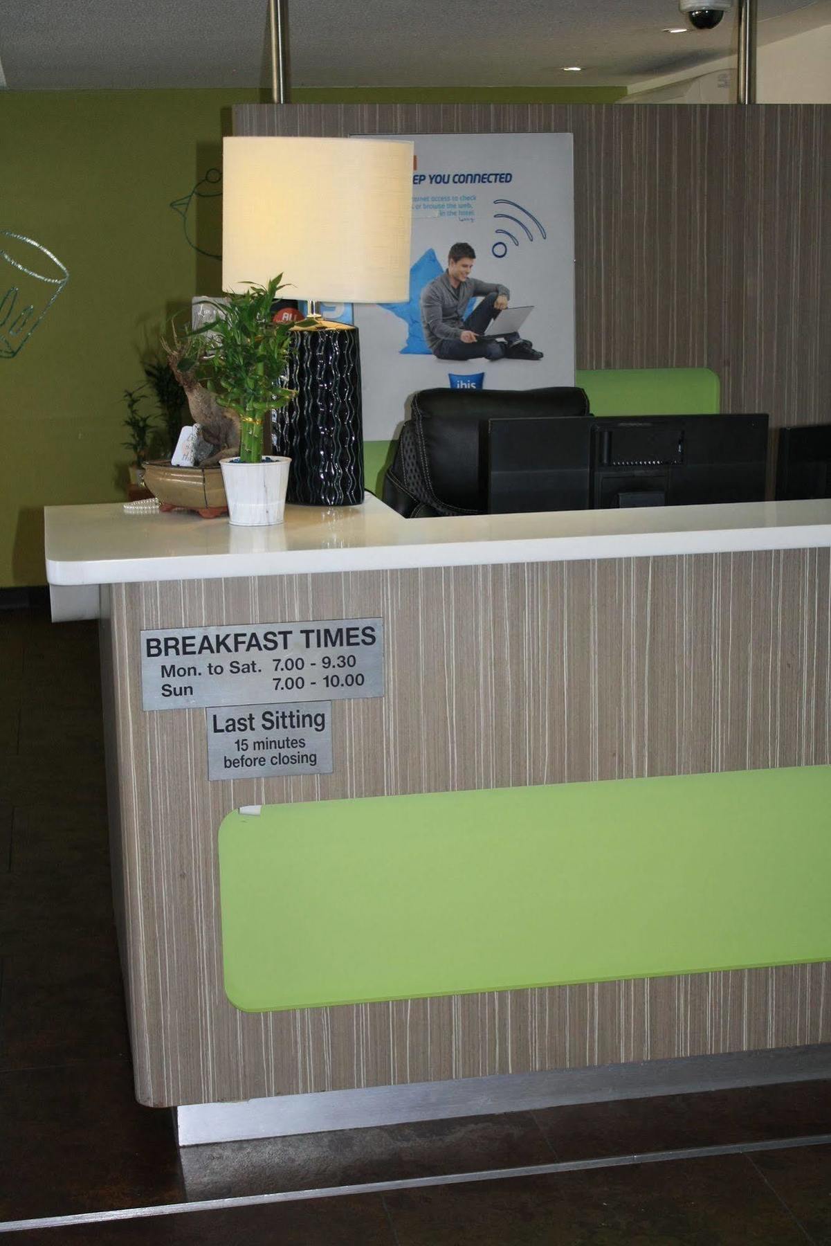 Ibis Budget Canberra Bagian luar foto